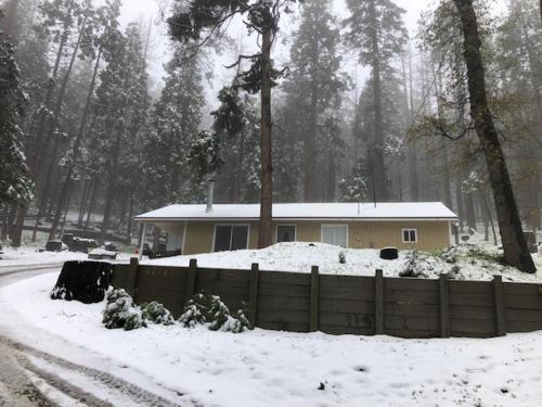 Sequoia National Forest CabinM v zimě