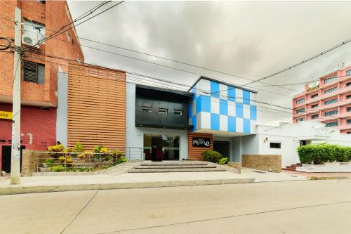 a building with a blue and white facade on a street at Hotel Plaza 43 in Barranquilla