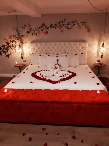 a bedroom with a bed with a heart made out of roses at Home Garden Hotel in Cusco