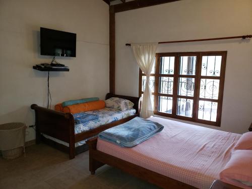 a bedroom with two beds and a window at Beautiful Lake View Villa. Lake Access & Near Town in Guatapé