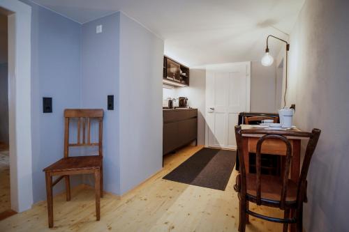 A kitchen or kitchenette at Clara Erdgeschosswohnung im Jüdischen Viertel