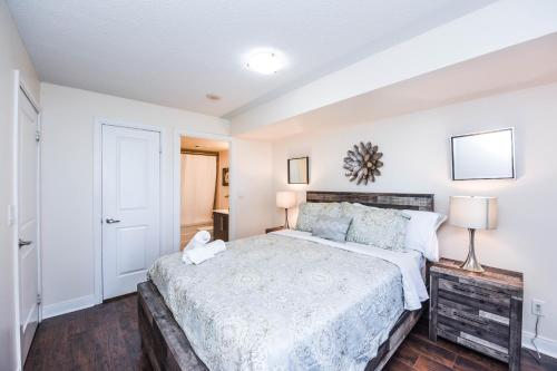 Katil atau katil-katil dalam bilik di PlanURstay - Luxury Suites Mississauga Downtown
