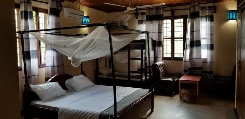 Tempat tidur dalam kamar di Aivlys Lodge Kilimanjaro