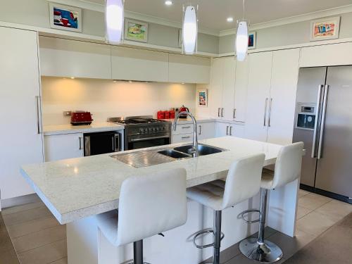 A kitchen or kitchenette at Hawke's Bay Haven