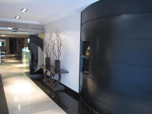 a black wall in a lobby with a table at Hotel Room in Pontevedra