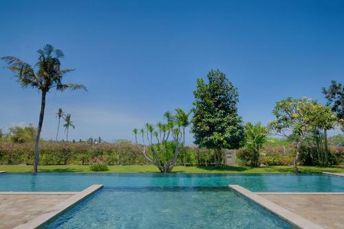 Πισίνα στο ή κοντά στο Ketewel Villa by Sanga Sanga Hospitality
