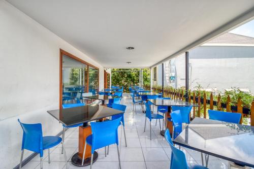 Restaurace v ubytování Hotel Olympic Jogyakarta by Sajiwa