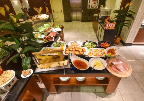 Eten bij of ergens in de buurt van het hotel

