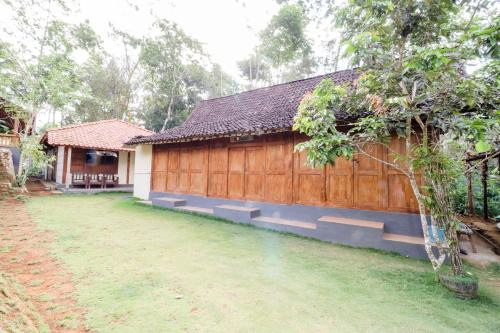 Gallery image of Omah Watu Blencong in Sermo