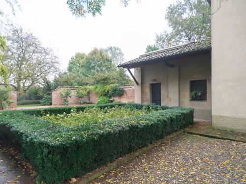 A garden outside Belvilla by OYO La Villetta