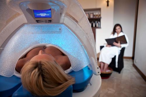 a woman laying in a mri machine with a patient at Dwór w Zabużu in Zabuże