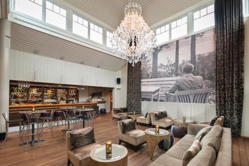 Ο χώρος του lounge ή του μπαρ στο Quality Hotel Leangkollen
