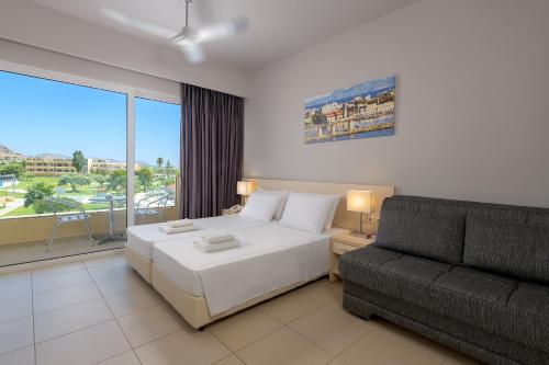 Postel nebo postele na pokoji v ubytování Olive Garden Hotel