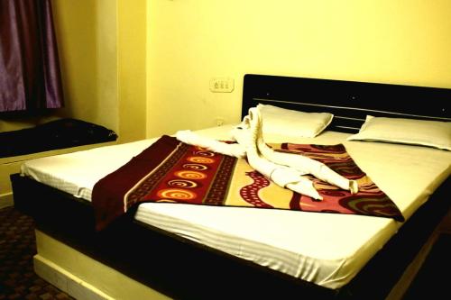 a bed in a hotel room with two beds at Annapurna in Sasan Gir