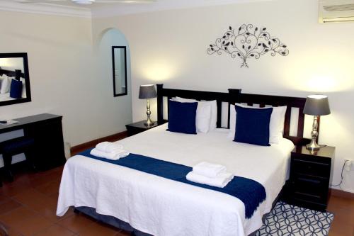 Posteľ alebo postele v izbe v ubytovaní Mandalay Bed & Breakfast and Conference Centre