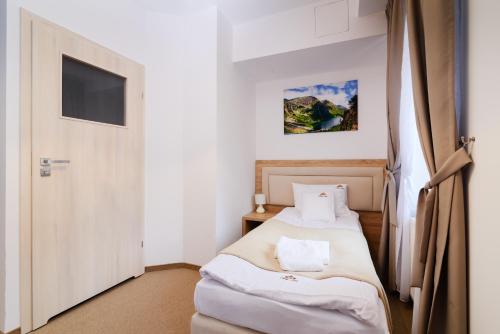 En eller flere senge i et værelse på Villa Astra - Apartments & Restaurant