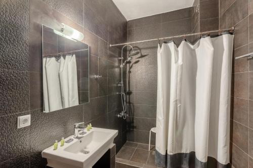 Koupelna v ubytování Orion Residence Mani