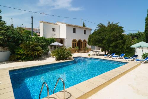Casa Seniola by Aguilarent