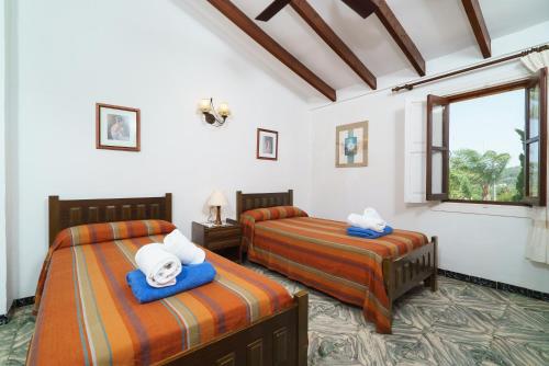 a bedroom with two beds and a window at Casa Seniola in Jávea