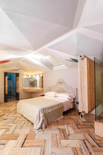 a bedroom with a bed and a mirror on the ceiling at Albergo Ristorante Madonnina in Cantello