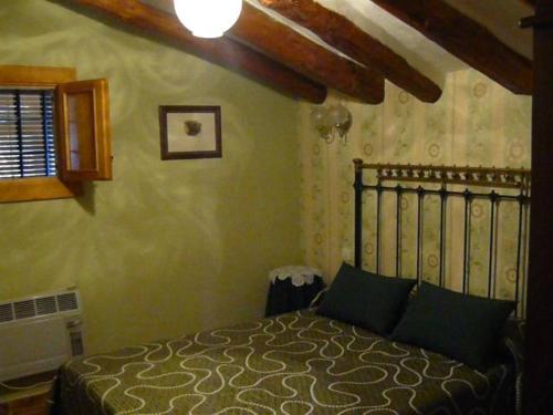 A bed or beds in a room at Casa Rural Torre De Campos