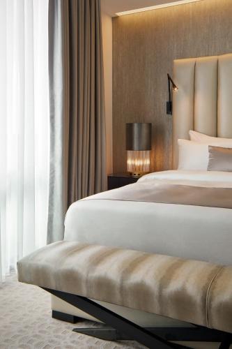 Ein Bett oder Betten in einem Zimmer der Unterkunft The Kindler Hotel