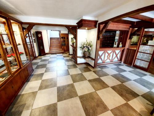 a hallway with a checkered floor in a house at Hotel La Cumbrecita in La Cumbrecita