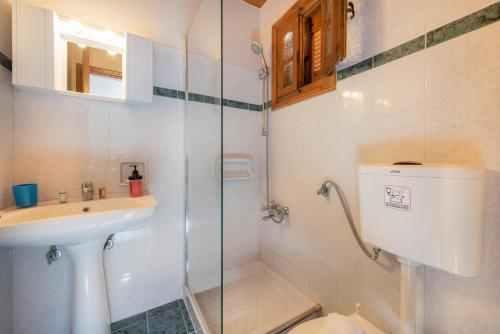 Gallery image of Pansion Mary Studios in Psarou