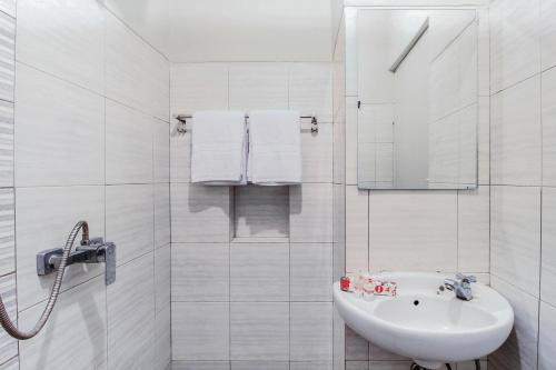Bilik mandi di SUPER OYO 168 K-15 Residence