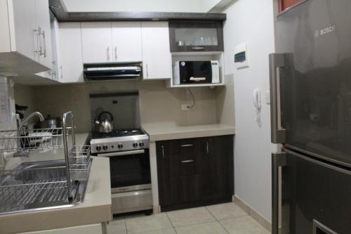 
Una cocina o zona de cocina en Departamento Familiar En Chiclayo
