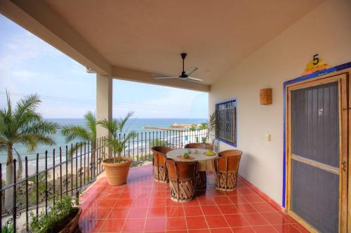 a balcony with a table and chairs and the ocean at Hotel La Quinta del Sol in Punta Mita