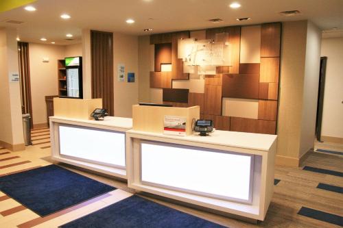 Vstupní hala nebo recepce v ubytování Holiday Inn Express & Suites Clarion by IHG