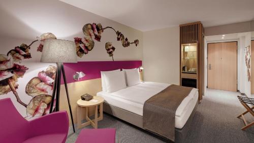 a bedroom with a large bed and a pink room at Holiday Inn Frankfurt - Alte Oper by IHG in Frankfurt/Main