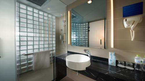 a bathroom with a sink and a mirror at Holiday Inn Express Ordos Dongsheng by IHG in Ordos