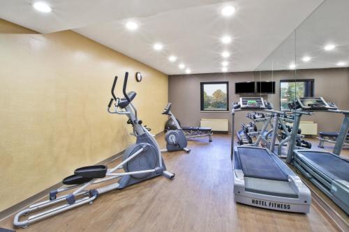 a gym with treadmills and elliptical machines at Holiday Inn Express Detroit-Warren/General Motors Technology Center by IHG in Warren