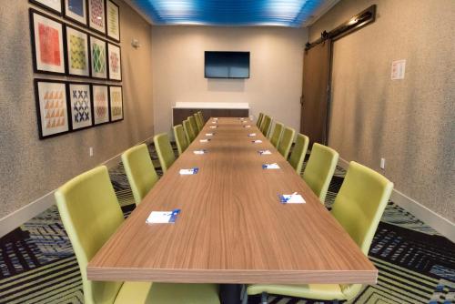 a conference room with a long table and chairs at Holiday Inn Express & Suites - Warsaw - E Center by IHG in Warsaw