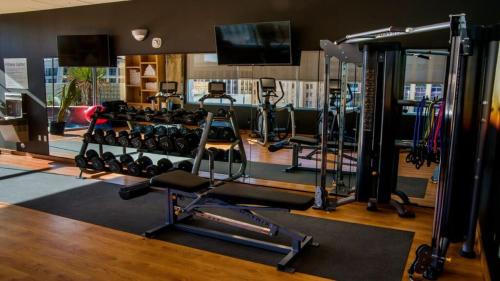 Fitness centrum a/nebo fitness zařízení v ubytování Hotel Indigo El Paso Downtown by IHG