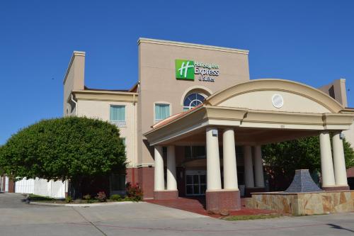 a front view of a hotel with a building at Holiday Inn Express Hotel & Suites Gainesville by IHG in Gainesville