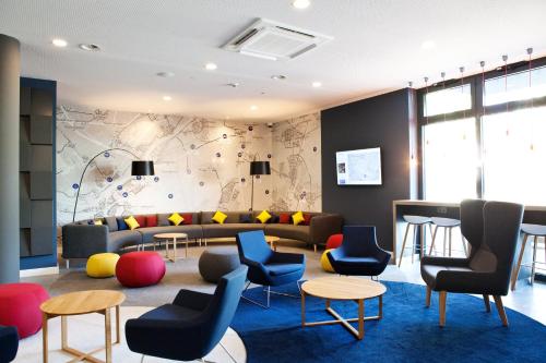 Гостиная зона в Holiday Inn Express Frankfurt Airport - Raunheim by IHG