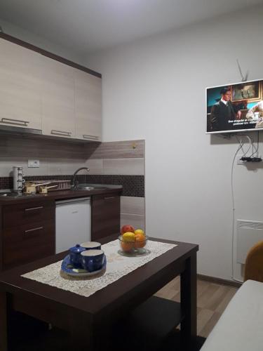 Η κουζίνα ή μικρή κουζίνα στο Apartmani Nikola u vili Semeteš