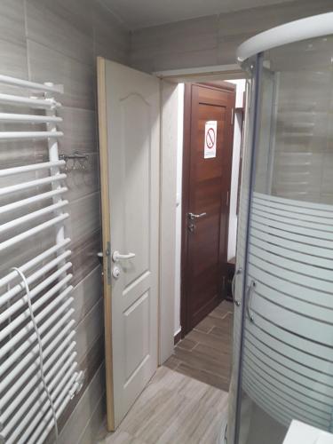 Ένα μπάνιο στο Apartmani Nikola u vili Semeteš