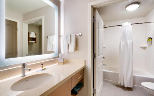 A bathroom at Staybridge Suites - Gainesville I-75, an IHG Hotel