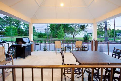 a screened in porch with a table and chairs at Candlewood Suites New Bern by IHG in New Bern