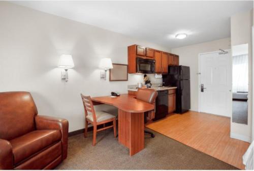 Kjøkken eller kjøkkenkrok på Candlewood Suites Gillette, an IHG Hotel