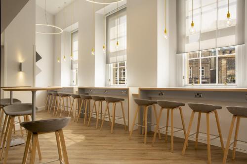 Restoran atau tempat lain untuk makan di Holiday Inn Express Edinburgh City Centre by IHG
