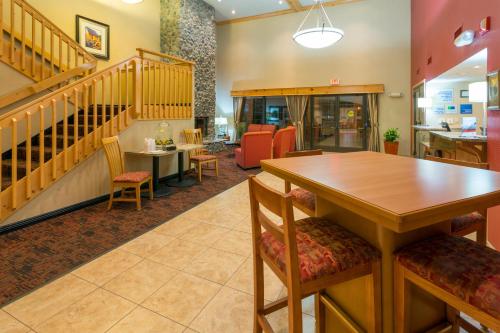 a restaurant with a table and chairs and stairs at Holiday Inn Express Grants Pass by IHG in Grants Pass