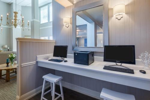 Μια τηλεόραση ή/και κέντρο ψυχαγωγίας στο Holiday Inn Express Fairhope - Point Clear by IHG