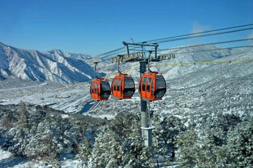 Holiday Inn Express Glenwood Springs Aspen Area by IHG v zimě