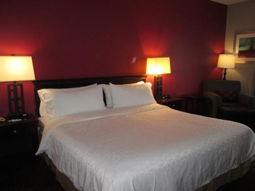 Postel nebo postele na pokoji v ubytování Holiday Inn Express Cloverdale - Greencastle by IHG