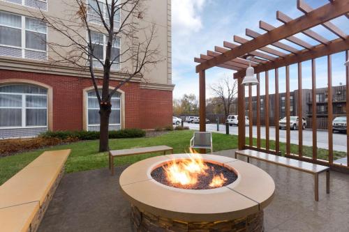 a fire pit in the middle of a patio at Country Inn & Suites by Radisson, Bloomington at Mall of America, MN in Bloomington